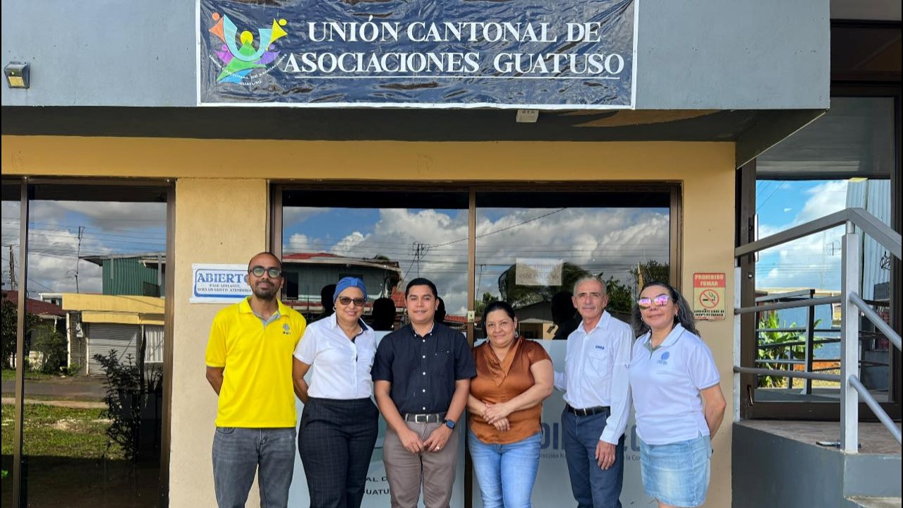 Visita del rector de la UNED y su equipo