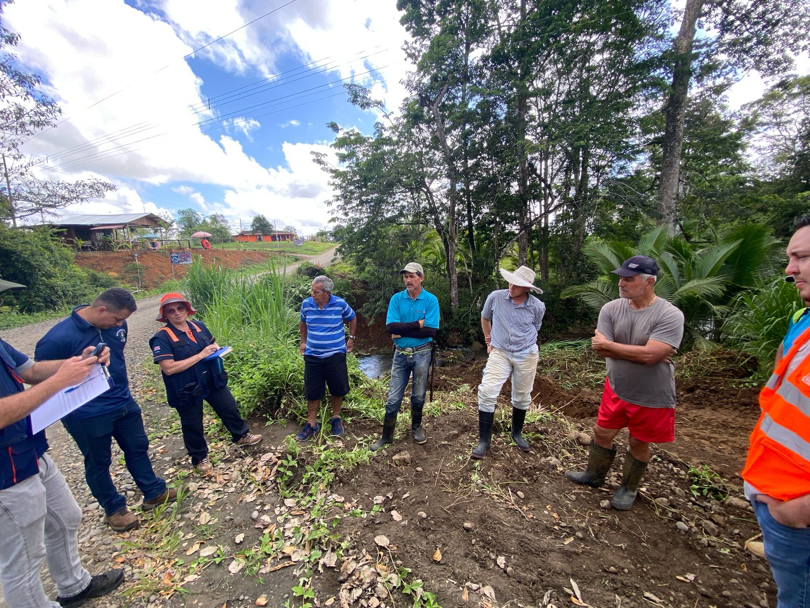 Visita a la construcción del puente Colonia Naranjeña